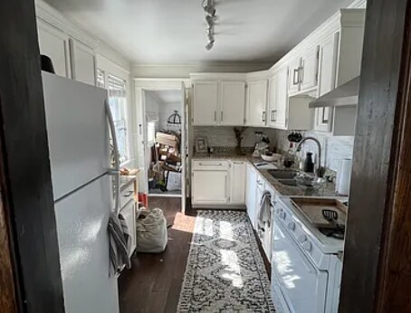 Building Photo - 3332 Grand Ave S