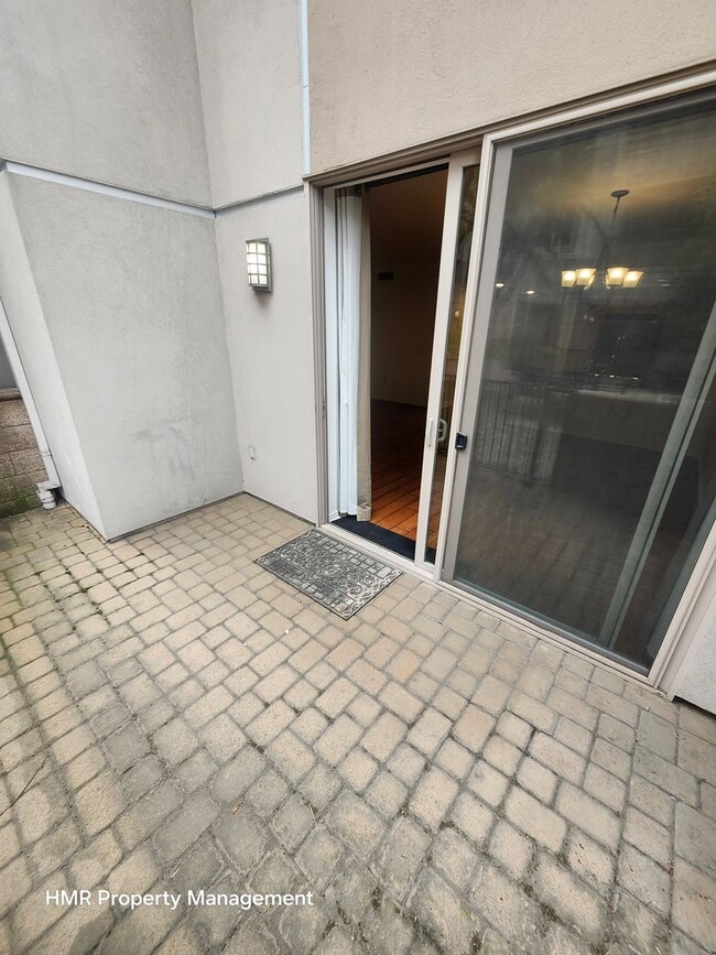 Building Photo - 2 bed 2.5 bath condominium at Lake at Waln...