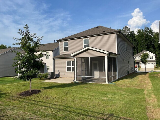 Building Photo - AMAZING LOCATION, Fantastic 4 Bed Home, In...