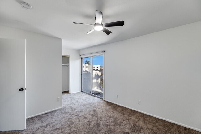 Building Photo - 3840 N 43rd Ave
