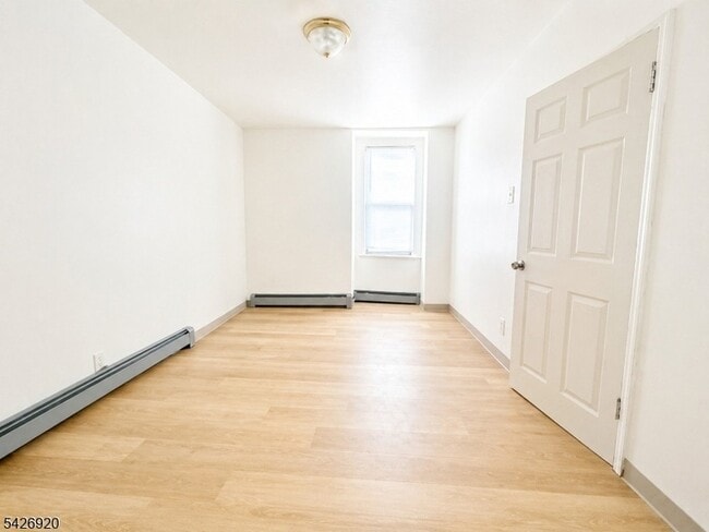 Building Photo - 840 Mt Prospect Ave