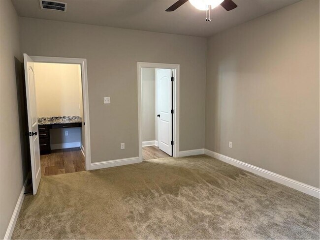 Building Photo - 557 Claiborne Trails Dr