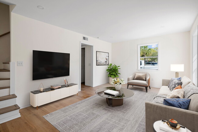 Building Photo - 40-40 Isabella St