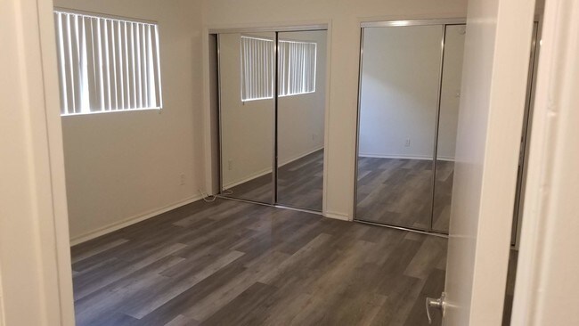 Building Photo - 5302 Comercio Ln