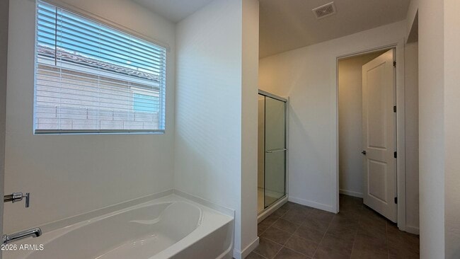 Building Photo - 37406 W San Clemente St