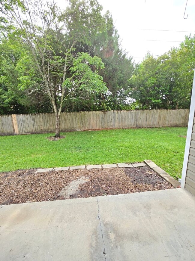 Building Photo - HAMPTON PLACE - First Floor condo near Pin...