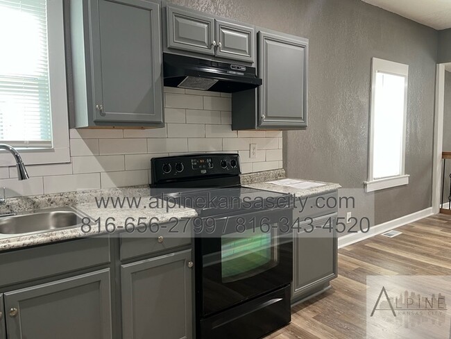Building Photo - Updated NE Home! Section 8 READY!