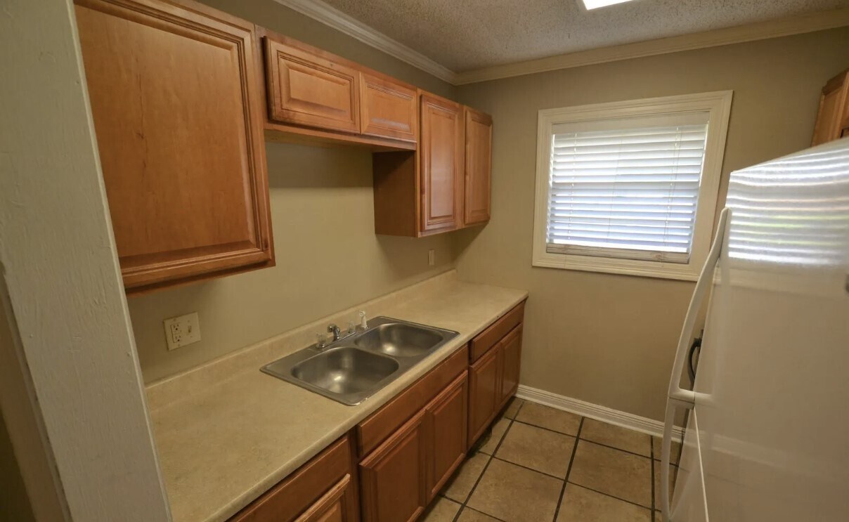 Building Photo - 1017 Seville Ave