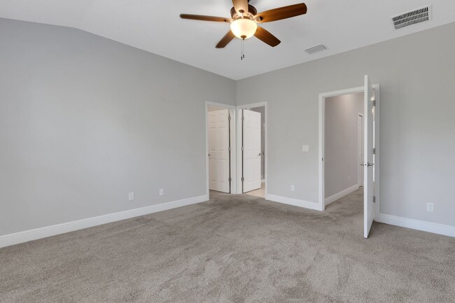 Building Photo - Beautiful Townhome for Rent
