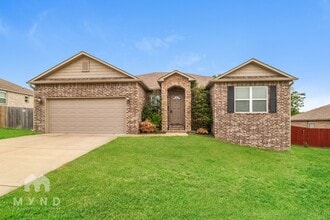 Building Photo - 908 Pinehurst Loop