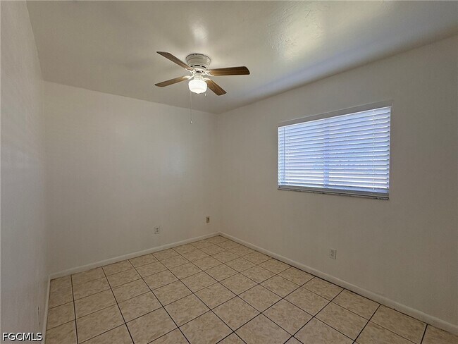 Building Photo - 729 SW 39th St