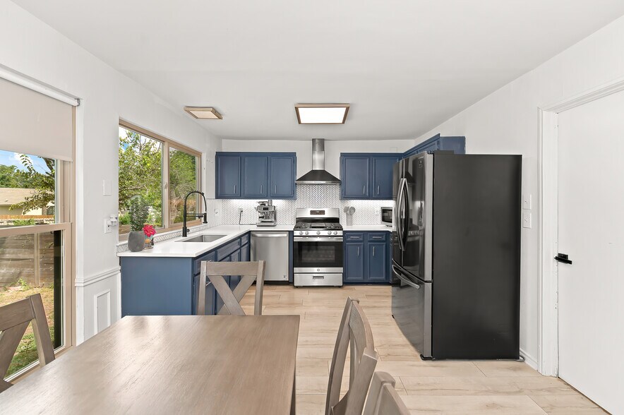 Building Photo - 2110 Spring Breeze Dr