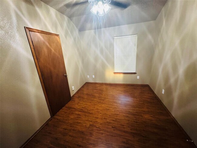 Building Photo - 209 Bradgate Dr