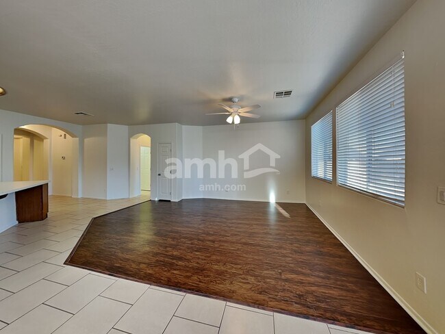 Building Photo - 15017 W Bloomfield Rd