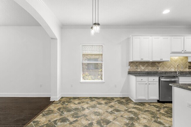 Building Photo - 282 Whispering Lake Dr