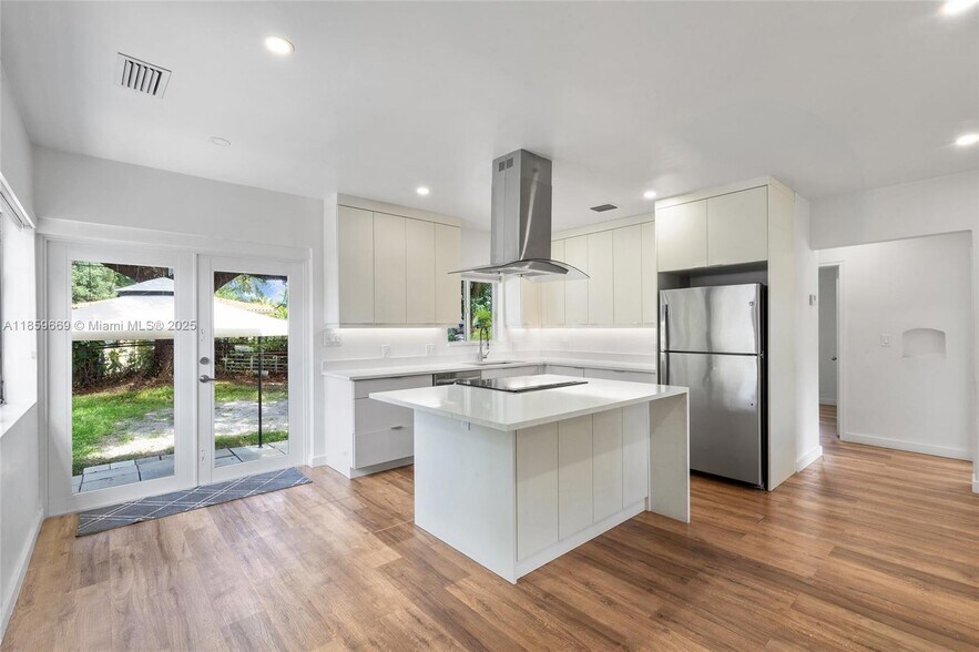 Building Photo - 301 SW 51st Ave