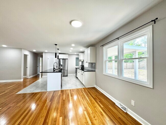 Building Photo - 1821 Blue Ridge Dr