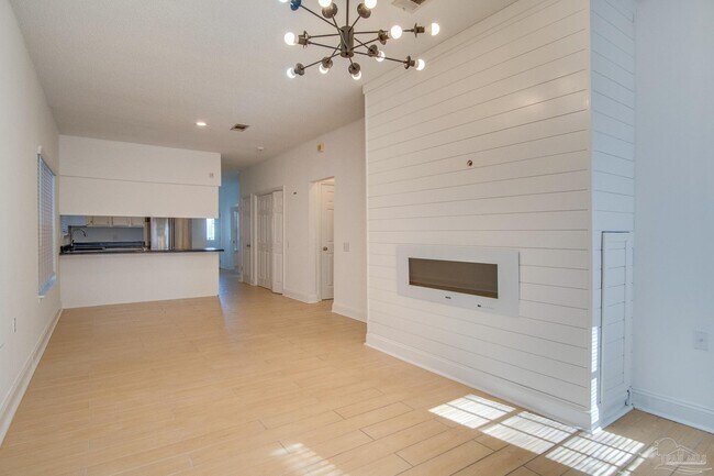 Building Photo - 1200 Jasper St