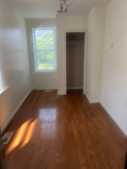 Building Photo - 422 N Collington Ave