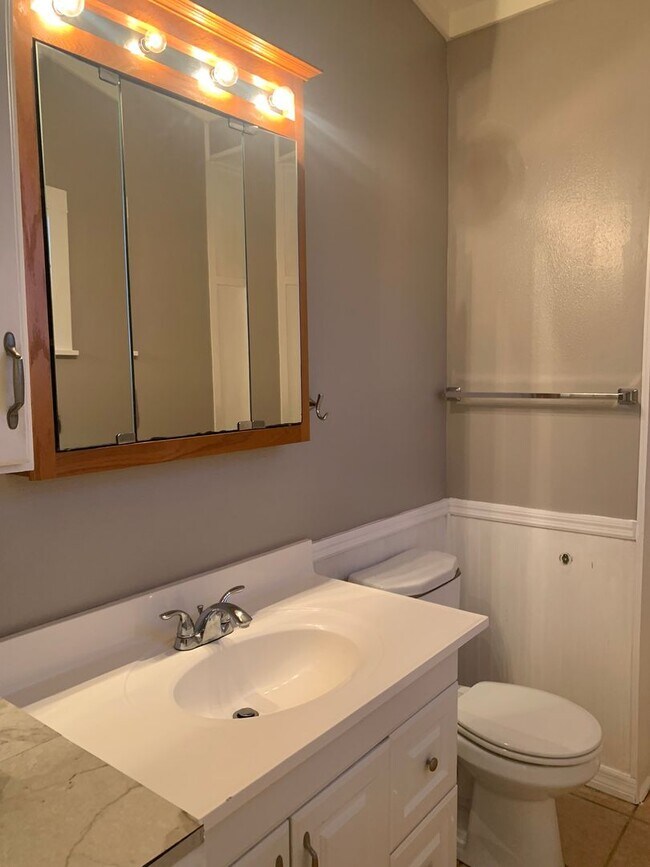 Building Photo - MOVE IN SPECIAL- Cozy 2 Bed/ 1 Bath Home in Saint Cloud