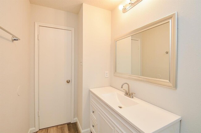 Building Photo - 11818 Spring Grove Dr