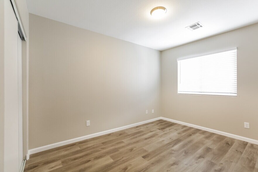 Building Photo - 10053 Basalt Hollow Ave