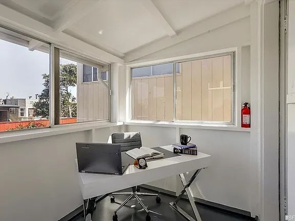 Building Photo - "Charming 2-Bed Sanctuary in San Francisco – Cozy 900 Sq Ft Retreat!"