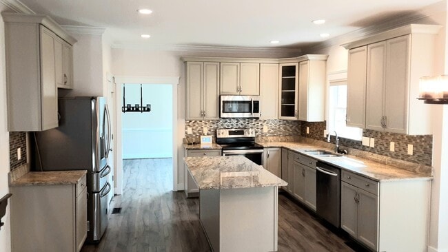 Building Photo - Country Estate Home in Ashland Area