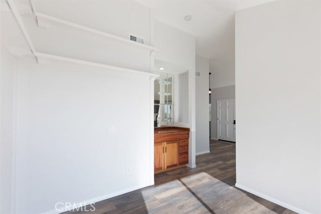 Building Photo - 8 New Chardon