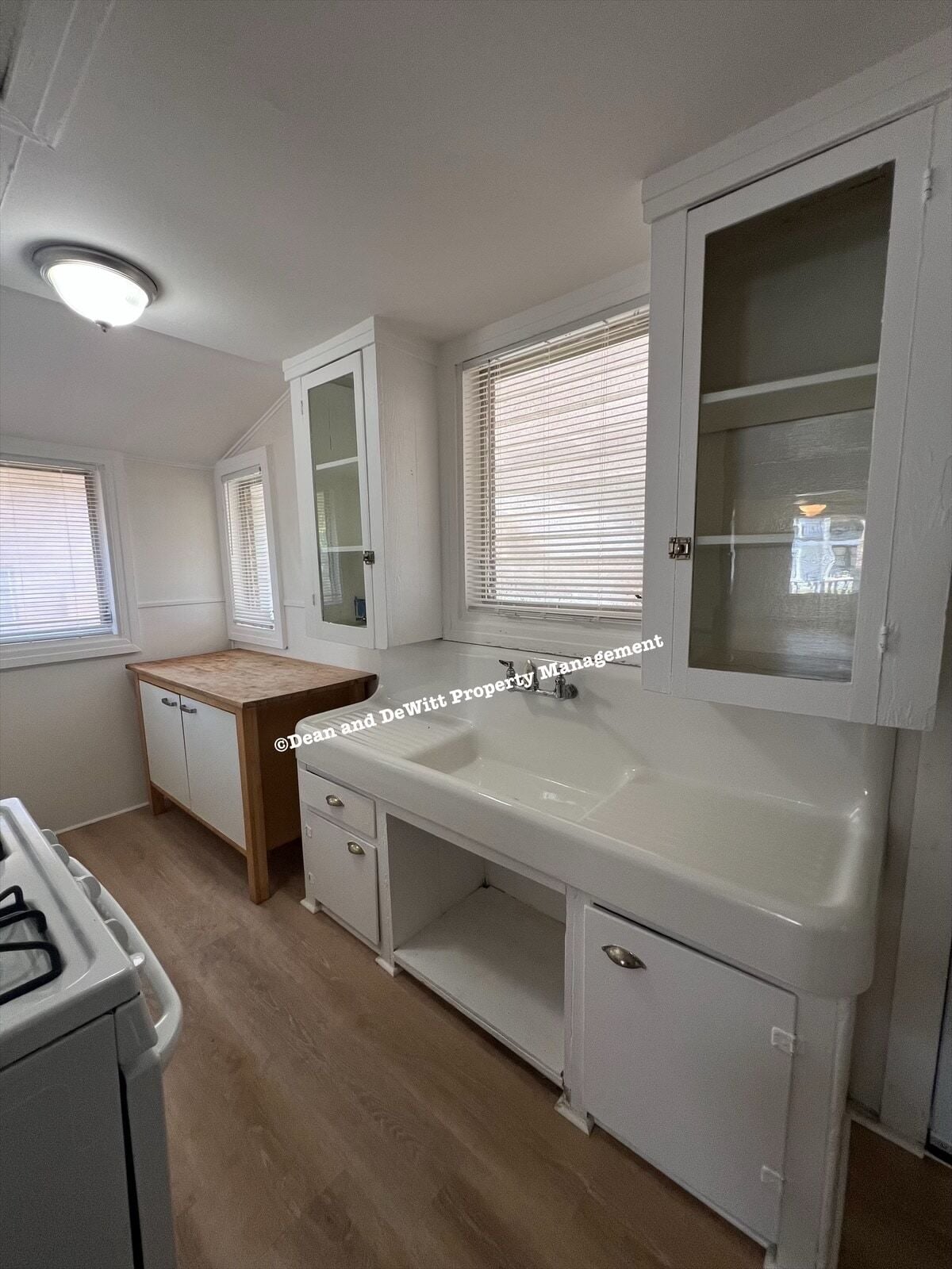 Building Photo - 2 Bed/1 Bath - Unit 1