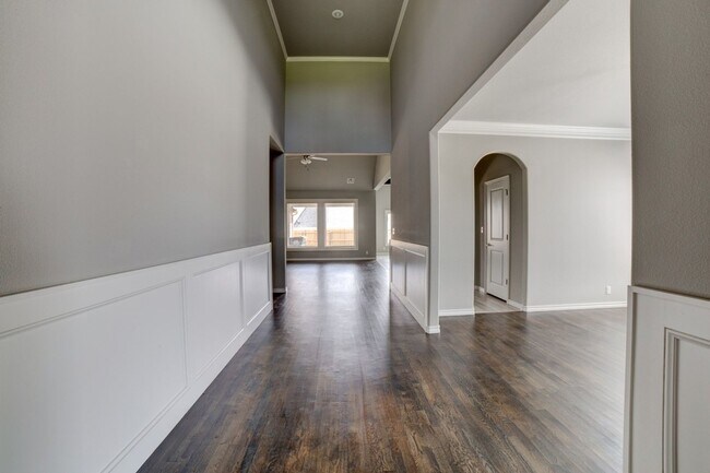 Building Photo - 424 E 129th Pl S