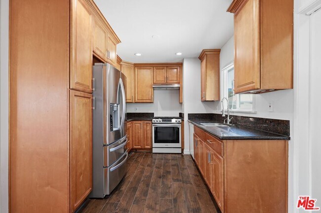 Building Photo - 9741 Alcott St