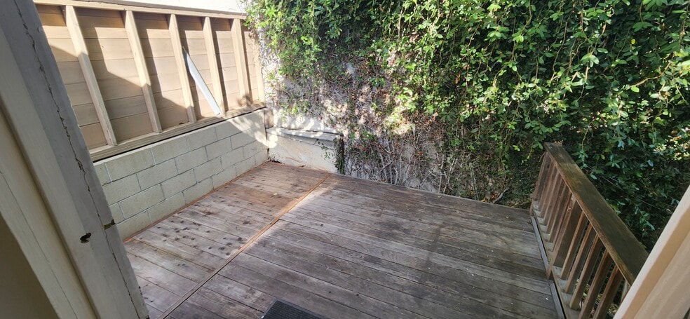 Building Photo - 1726 Ocean Way
