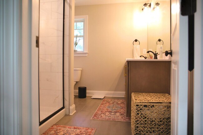 Building Photo - Gorgeous, Home in Rocketts Landing: Available NOW!