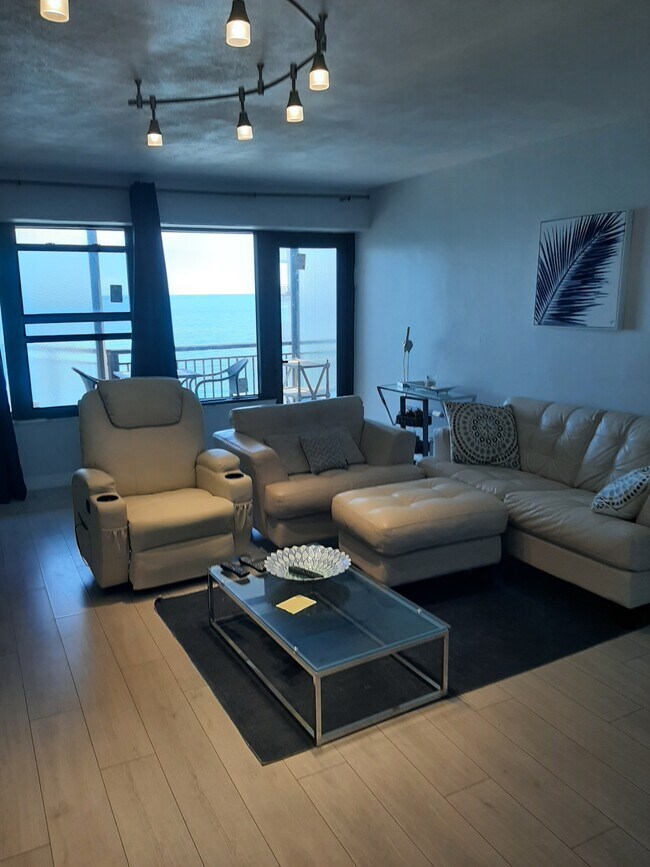 Building Photo - 3800 Galt Ocean Dr