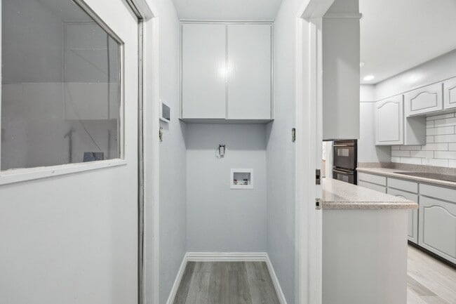 Building Photo - 4104 Plantation Dr