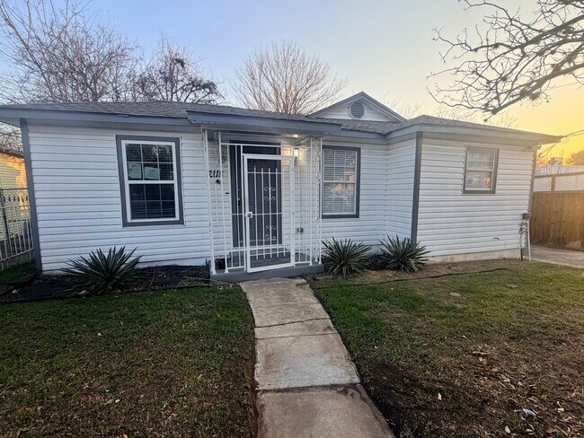 Building Photo - 2118 Burnet St