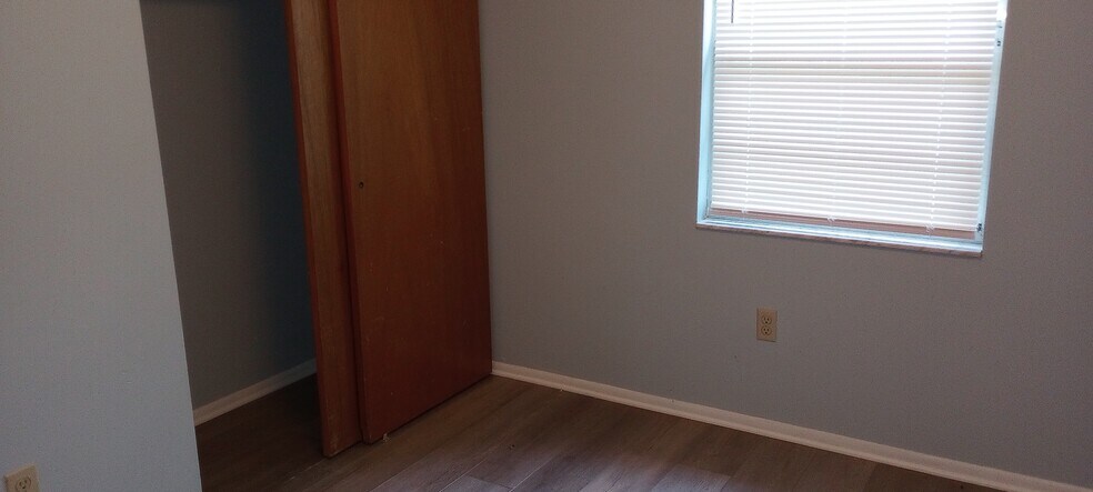 Back (small) bedroom - 105 Magnolia Dr