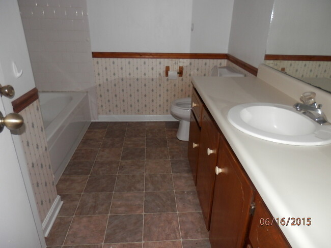 Building Photo - 631 Windhaven Dr