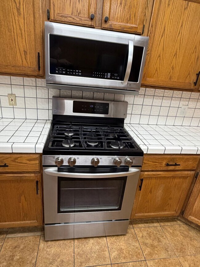 Building Photo - 5933 W Iris Ct