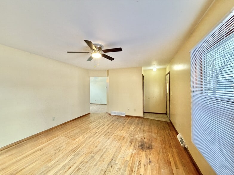 Building Photo - 1834 S Crosby Ave