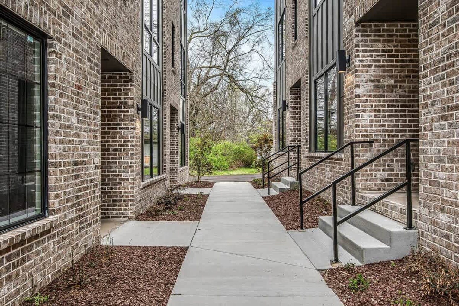 Building Photo - 738 Douglas Ave