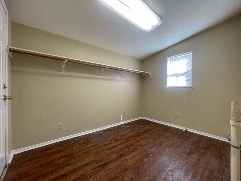Building Photo - 2313 Morrow Ave