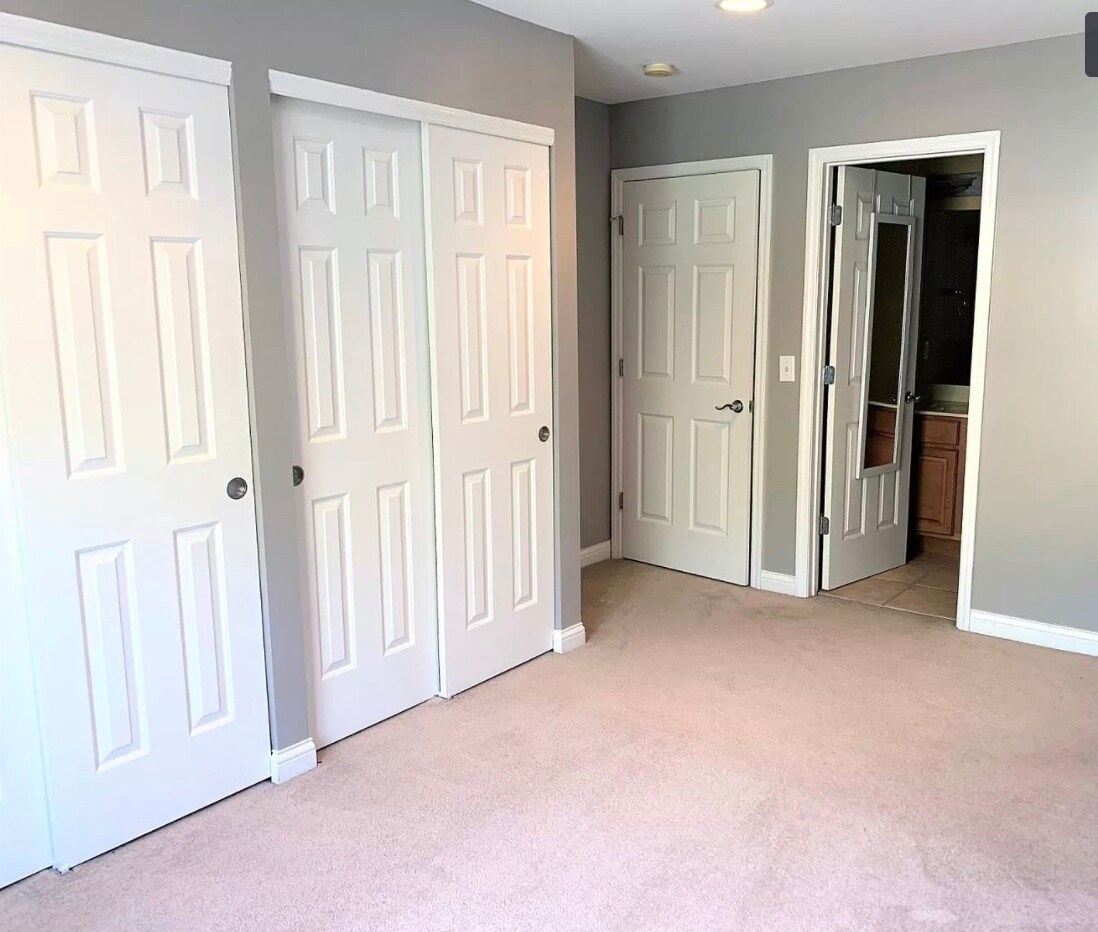 Upstairs bedroom - 2550 Cleinview Ave
