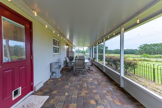 Building Photo - Country living close to everything - 3 bed...