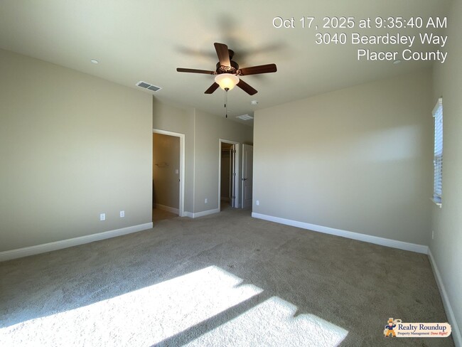 Building Photo - Pristinely Maintained Roseville Home with ...