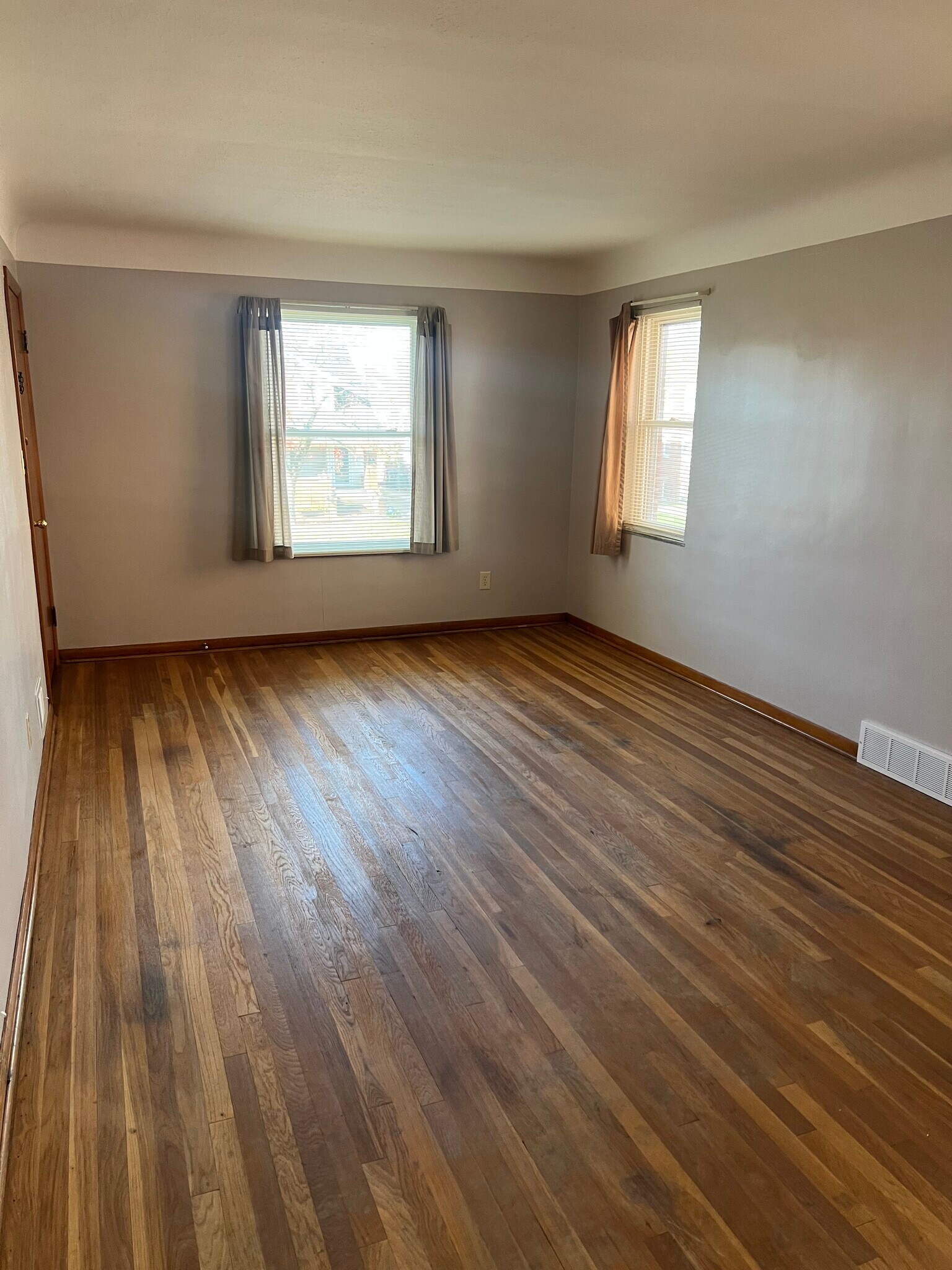 Building Photo - 6125 Ridge Rd.