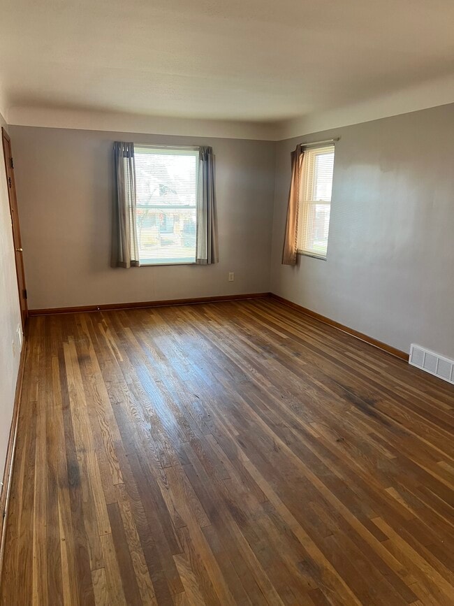 Building Photo - 6125 Ridge Rd.