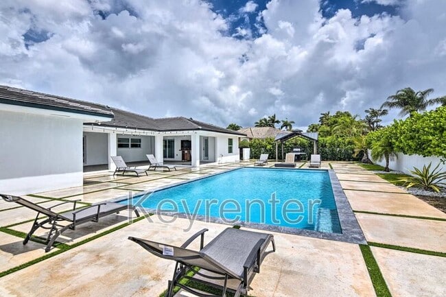 Building Photo - 3001 SW 111th Ct