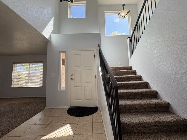 Building Photo - Beautiful eastside location